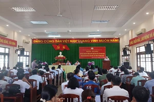 Quang cảnh buổi tiếp xúc cử tri tại huyện Hoài Ân, tỉnh Bình Định.