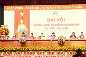 Đoàn chủ tịch điều hành đại hội.