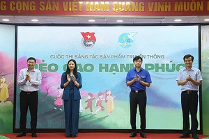 Đại diện Trung ương Đoàn, Trung ương Hội Liên hiệp Phụ nữ Việt Nam và các đơn vị liên quan thực hiện nghi thức phát động Cuộc thi.