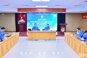 Toàn cảnh buổi họp báo.