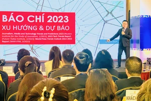 Tổng Biên tập Báo Nhân Dân Lê Quốc Minh thuyết trình về "Những xu hướng và dự báo về báo chí 2023".