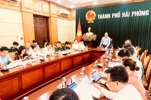 Phó Chủ tịch Ủy ban nhân dân thành phố Hải Phòng Lê Khắc Nam chỉ đạo công tác phòng, chống dịch Covid-19.