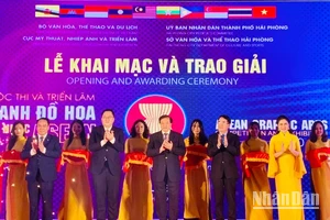 Khai mạc triển lãm tranh đồ họa các nước ASEAN 2024 tại Hải Phòng.