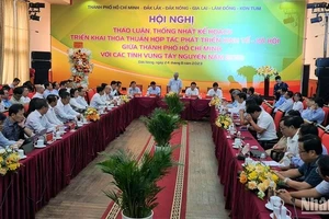 Quang cảnh hội nghị thảo luận, thống nhất kế hoạch triển khai thỏa thuận hợp tác phát triển kinh tế-xã hội giữa Thành phố Hồ Chí Minh với các tỉnh vùng Tây nguyên năm 2023 và giai đoạn 2024-2025.