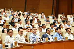 Các đồng chí lãnh đạo Đảng, Nhà nước dự hội nghị quán triệt Quy định số 144-QĐ/TW về chuẩn mực đạo đức cách mạng của cán bộ, đảng viên trong giai đoạn mới.
