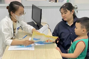 Tiêm vaccine ngừa sởi cho trẻ em tại trạm y tế ở Quận 10, Thành phố Hồ Chí Minh. Ảnh: Trung tâm Y tế quận 10 