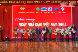 Ban tổ chức ghi nhận đóng góp của các đơn vị tổ chức.