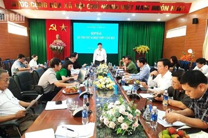 Giám đốc Sở Giáo dục và Đào tạo tỉnh Đắk Lắk Phạm Đăng Khoa thông tin về việc tổ chức kỳ thi tại buổi họp báo.