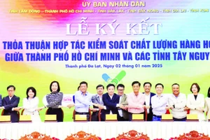 Đại diện ngành nông nghiệp các tỉnh Tây Nguyên ký kết thỏa thuận hợp tác kiểm soát chất lượng hàng hóa với các đơn vị phân phối Thành phố Hồ Chí Minh.