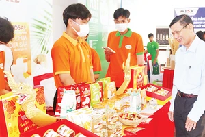 Các sản phẩm chế biến từ trái dừa sáp của Công ty TNHH Chế biến dừa sáp Cầu Kè, xã Thạnh Phú, huyện Cầu Kè, tỉnh Trà Vinh.