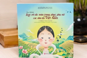 Cuốn sách "Du khảo: Rực rỡ sắc màu trang phục phụ nữ các dân tộc Việt Nam" của tác giả Nguyễn Bông Mai.