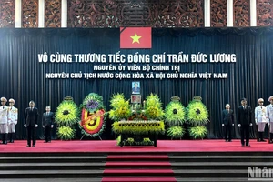 Linh cữu nguyên Chủ tịch nước Trần Đức Lương quàn tại Nhà tang lễ Quốc gia (số 5 Trần Thánh Tông, thành phố Hà Nội). (Ảnh: ĐĂNG KHOA) 