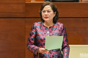Thống đốc Ngân hàng Nhà nước Việt Nam Nguyễn Thị Hồng phát biểu giải trình, làm rõ một số vấn đề đại biểu Quốc hội nêu. (Ảnh: BÙI GIANG)