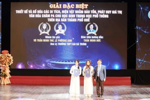 Lần đầu tiên, Ban tổ chức Cuộc thi đã trao tặng giải Đặc biệt cho nhóm tác giả có đề tài xuất sắc tại cuộc thi năm nay.