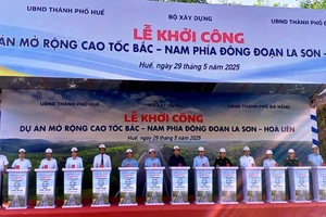 Lễ khởi công Dự án mở rộng cao tốc bắc-nam phía đông đoạn La Sơn-Hòa Liên.