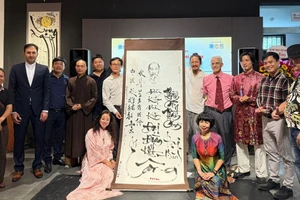 Giới thiệu tác phẩm thư họa về thơ Chủ tịch Hồ Chí Minh.