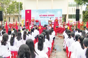 Lễ khai giảng năm học mới 2024-2025 của Trường THPT chuyên Lý Tự Trọng, quận Cái Răng, thành phố Cần Thơ.