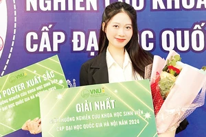 Lê Huyền Trang, sinh viên Khoa Kinh tế phát triển (Trường đại học Kinh tế, Đại học Quốc gia Hà Nội) có nhiều thành tích xuất sắc trong nghiên cứu khoa học. 