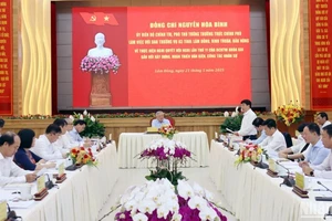 Quang cảnh buổi làm việc của Ủy viên Bộ Chính trị, Phó Thủ tướng Thường trực Chính phủ Nguyễn Hòa Bình với Ban Thường vụ 3 tỉnh Lâm Đồng, Bình Thuận và Đắk Nông ngày 21/5.