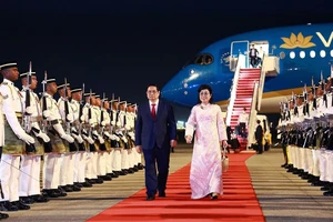 Lễ đón Thủ tướng Phạm Minh Chính và Phu nhân đến thủ đô Kuala Lumpur bắt đầu chuyến thăm chính thức Malaysia và tham dự Hội nghị Cấp cao ASEAN lần thứ 46. Ảnh: TXVN.