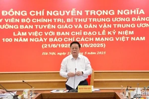 Trưởng Ban Tuyên giáo và Dân vận Trung ương Nguyễn Trọng Nghĩa phát biểu tại buổi làm việc. (Ảnh: PHẠM CƯỜNG) 