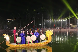 Hát Quan họ trên thuyền là chương trình được người dân Bắc Ninh đón chờ mỗi dịp kỷ niệm các ngày lễ lớn. 
