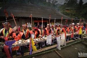 Cộng đồng Dao đỏ ở Tả Phìn gìn giữ nguyên gốc lễ cấp sắc độc đáo. (Ảnh: VŨ LINH)