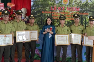 Hải Dương biểu dương khen thưởng các cán bộ kiểm lâm tiêu biểu.
