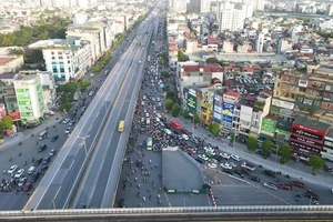 Nút giao Khuất Duy Tiến-Nguyễn Trãi-Nguyễn Xiển thường xuyên ùn tắc.