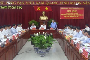 Ông Đồng Văn Thanh, Bí thư Tỉnh ủy Hậu Giang phát biểu tại Hội nghị.