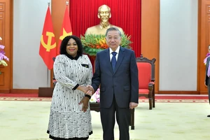 Tổng Bí thư Tô Lâm với bà Nomvula Mokonyane, Phó Tổng thư ký thứ nhất Đảng Đại hội Dân tộc Phi (ANC) của Nam Phi.