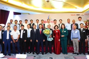 Ban chấp hành khóa mới của Liên đoàn Đua thuyền Việt Nam.