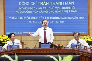 Chủ tịch Quốc hội Trần Thanh Mẫn phát biểu tại Đại học Nam Cần Thơ. (Ảnh: TTXVN)