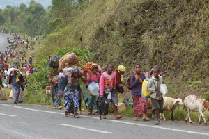 Người dân đi sơ tán do giao tranh ở Cộng hòa dân chủ Congo.