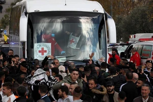 Người dân chào đón các tù nhân Palestine trong một đợt được thả tại thành phố Ramallah ở Bờ Tây. Ảnh: Tân Hoa xã