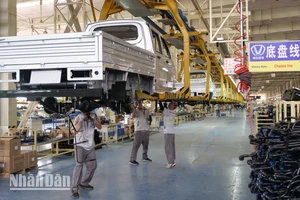 Một dây chuyền lắp ráp ô-tô của Tập đoàn ô-tô Chenggong tại tỉnh Sơn Tây, Trung Quốc.