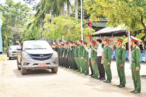 Tiễn Đội K92 lên đường làm nhiệm vụ.