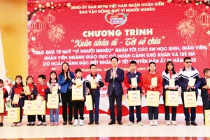 Quận Hoàn Kiếm là một trong những đơn vị tiên phong trong hoạt động chăm lo Tết cho những người có hoàn cảnh khó khăn.