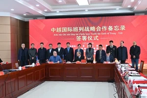 Lễ ký kết hợp tác và khởi hành đoàn tàu.