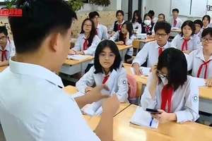 [Video] Trình Quốc hội việc miễn, hỗ trợ học phí với trẻ em mầm non, học sinh phổ thông