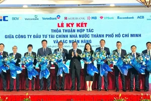 Các đại biểu tham gia Lễ ký kết thỏa thuận hợp tác giữa Ngân hàng ACB và HFIC.