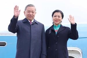 Tổng Bí thư Tô Lâm và Phu nhân đến thủ đô Minsk, bắt đầu chuyến thăm cấp Nhà nước tới Cộng hòa Belarus. (Ảnh: Thống Nhất/TTXVN) 