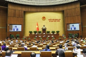 Bộ trưởng Tài chính Nguyễn Văn Thắng phát biểu giải trình, làm rõ một số vấn đề đại biểu Quốc hội nêu. (Ảnh BÙI GIANG)