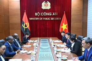 Đại tướng Lương Tam Quang tiếp Đại sứ Angola tại Việt Nam Fernando Miguel. (Ảnh: bocongan.gov.vn)