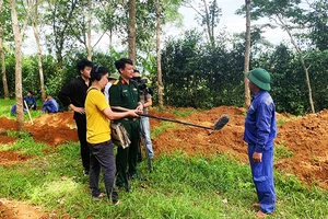 Đoàn làm phim tác nghiệp tại hiện trường.