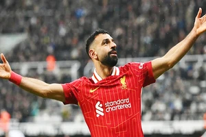 Mohamed Salah tỏa sáng giúp Liverpool có lợi thế trong cuộc đua vô địch Premier League.