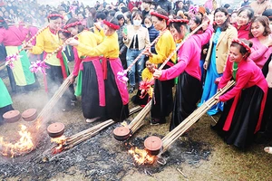 Lễ hội đầu xuân mang đậm bản sắc văn hóa dân tộc.