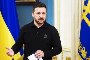 Tổng thống Ukraine V.Zelensky tuyên bố sẵn sàng ngừng bắn lập tức. Ảnh: EURONEWS