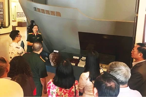 Thực tiễn công tác, nhiệm vụ của những người lính luôn có nhiều điều hay chờ văn nghệ sĩ khám phá. Ảnh: QUANG HƯNG
