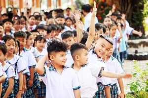 Nhiều chính sách dân số mới nhằm khuyến khích sinh con đã được ban hành. Ảnh: TTXVN